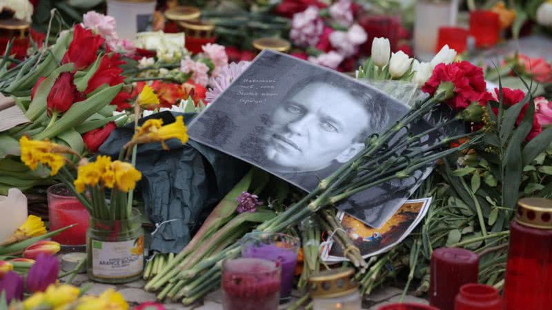 Homenagem a Alexei Navalny deixada por apoiadores - Getty Images