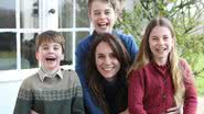 Fotografia de Kate com os filhos divulgada no domingo - Divulgação/Palácio de Kensington