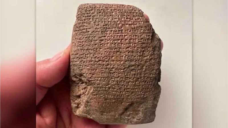 O tablete encontrado - Divulgação/Instituto Japonês de Arqueologia da Anatólia