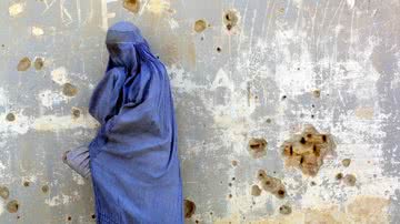 Mulher afegã em Kabul - Getty Images
