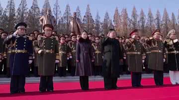 Kim Jong-un ao lado da filha em evento - Reprodução/Video/YouTube/NBC News
