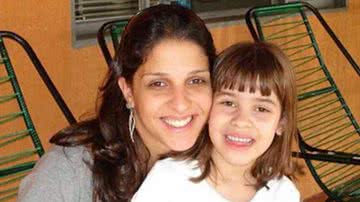 Ana Carolina Oliveira ao lado da pequena Isabela Nardoni - Arquivo pessoal