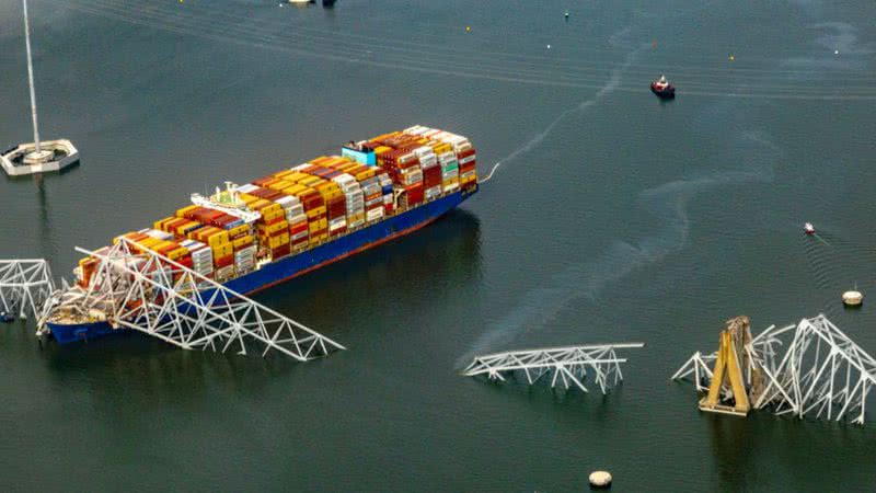 Navio cargueiro colidiu com ponte na última terça - Getty Images