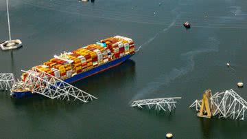 Navio cargueiro colidiu com ponte na última terça - Getty Images