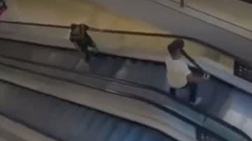 Vídeo mostra suspeito e vítima em shopping de Sydney - Divulgalão/vídeo/BBC