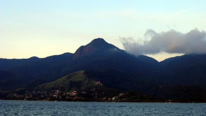 Pico do Baepi, em Ilhabela - Wikimedia Commons/Gbraccialli