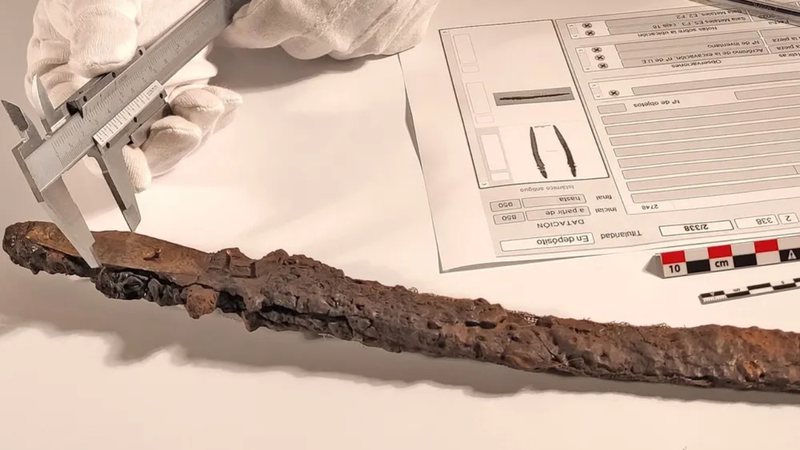 Espada 'Excalibur' encontrada na Espanha - Divulgação/Serviço de Arqueologia (SIAM) da Câmara Municipal de Valência