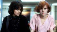 Molly Ringwald (à dir.) no filme 'Clube dos Cinco’ (1985) - Divulgação/Universal Pictures