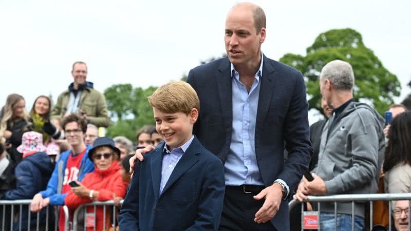 O príncipe George ao lado do pai, William - Getty Images