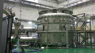 Reator de fusão nuclear KSTAR - Foto por Michel Maccagnan pelo Wikimedia Commons