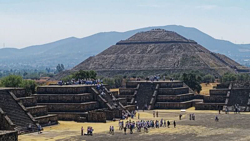 Fotografia de Teotihuacan, antigo cidade asteca localizada no atual México - Foto por Burkhard Mücke pelo Wikimedia Commons