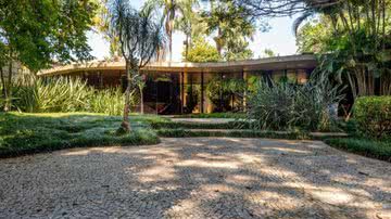 Casa projetada por Oscar Niemeyer - Imobiliária Agulha no Celeiro