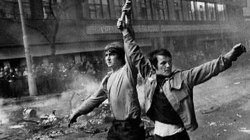 Invasão pelas forças do Pacto de Varsóvia - Josef Koudelka/Magnum Photos/Cortesia da Fundação Josef Koudelka