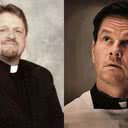 O verdadeiro padre Stu e seu personagem em 'Luta pela Fé', vivido por Mark Wahlberg - Arquivo Pessoal / Reprodução/Sony Pictures