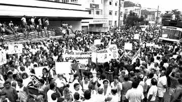 Protesto em frente ao prédio da Codesp em Santos, SP - Arquivo/A Tribuna Jornal
