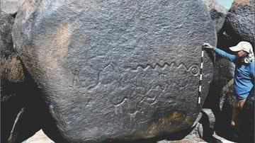 Gravura rupestre representando cobra - Divulgação/Philip Riris