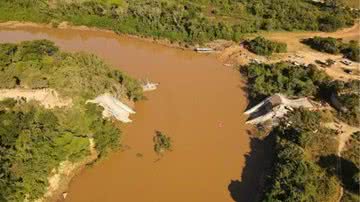 Ponte colapsou no norte da Bolívia - Divulgação/Facebook
