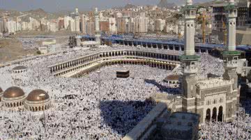 Muçulmanos durante peregrinação do Hajj - Wikimedia Commons/Al Haram Mosque