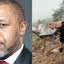 O vice-presidente do Malawi, Saulos Chilima, e destroços do avião