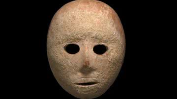 A máscara de 9 mil anos exibida por museu - Reprodução / Clara Amit
