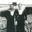 William Cameron (à esquerda) a bordo do HMCS Kitchener
