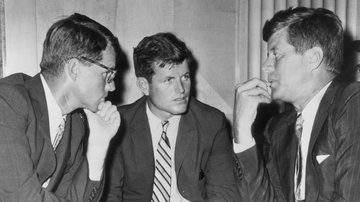 Robert, Edward e John Kennedy em meados de 1962 - Getty Images
