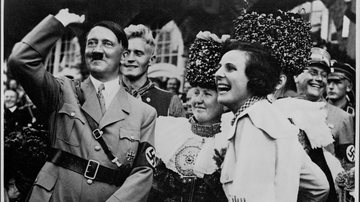 Leni Riefenstahl ao lado de Adolf Hitler - Getty Images