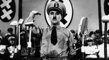Charles Chaplin em O Grande Ditador (1940) - Divulgação