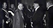 Adolf Hitler com o embaixador do Vaticano em 1935 - Divulgação