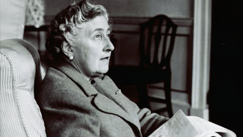 Fotografia de Agatha Christie em sua casa - Getty Images