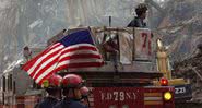Michael Rieger / FEMA News Photo / Domínio Público, via Wikimedia Commons - As equipes de bombeiros de Nova York e do Salt Lake City Urban Search and Rescue unidas no World Trade Center