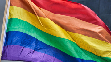 Imagem da bandeira do Orgulho LGBTQIA+ - Foto por SatyaPrem no Pixabay
