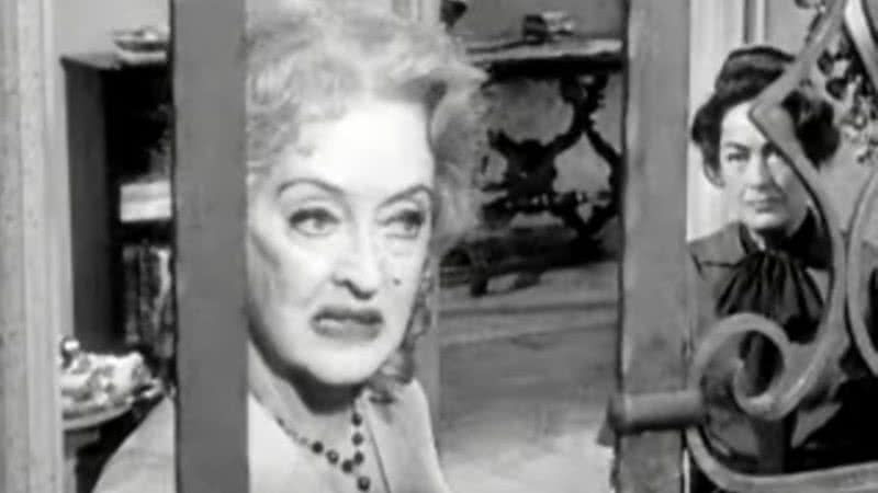 Bette Davis e Joan Crawford em 1962 - Captura de tela do trailer de "O que terá acontecido a Baby Jane?" de Warner Home Video DV/ Domínio Público/ Via Wikimedia Commons