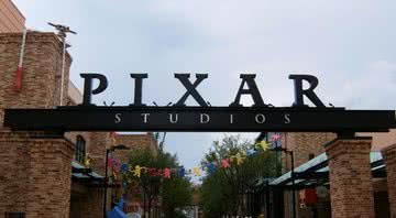 Entrada dos Estúdios Pixar na MGM - Crédito: Malpass93/ Domínio Público, via Wikimedia Commons
