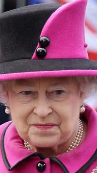 Após conversar por 20 segundos, Elizabeth II fez compra inusitada