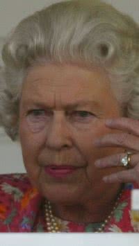 Assistente relembra dificuldade para cuidar do cabelo de Elizabeth II 