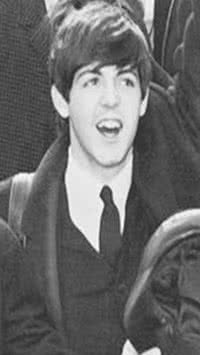 Paul McCartney e John Lennon cantam 'juntos' em show nos EUA