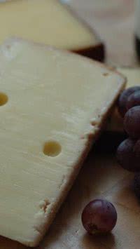 Fabricante vitoriano de queijos é multado por cheiro fedido incomodar vizinhos
