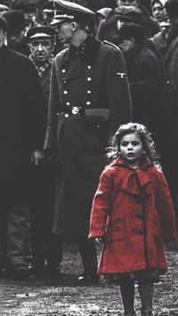 Por onde anda a menina de casaco vermelho de 'A Lista de Schindler'?