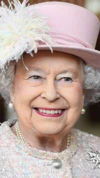 Elizabeth II se torna a segunda monarca há mais tempo no trono