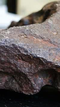 O meteorito usado como peso de porta