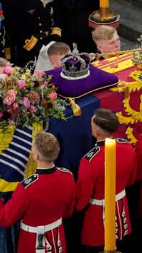 Quantas pessoas passaram pelo caixão da rainha Elizabeth II?