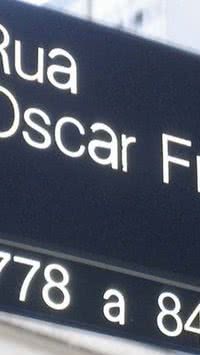 Quem a rua Oscar Freire homenageia?