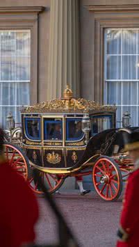 Detalhes da carruagem da coroação de Charles III
