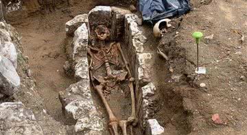 Esqueleto encontrado durante escavações na Abadia de Westminster - Divulgação/Abadia de Westminster