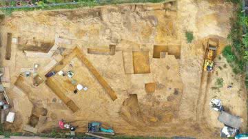 Imagem aérea de estruturas descobertas em antigo acampamento romano - Divulgação/LWL/C. Hentzelt