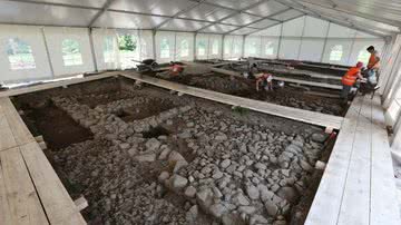 Restos de antigas paredes romanas escavadas na Suíça - Divulgação/Gabinete para a Preservação de Monumentos e a Arqueologia do Cantão de Zug