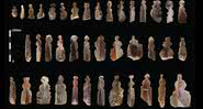 Algumas das estatuetas reunidas em fotografia - Equipe Arqueológica de Kharaysin