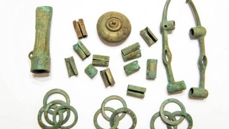 Os artefatos encontrados na Polônia - Divulgação/Tytus Żmijewski/PAP