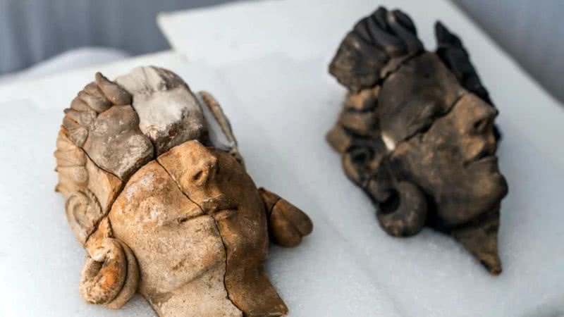 Dois dos bustos encontrados na Espanha, que foram construídos pela civilização dos tartessos - Divulgação/Samuel Sánchez